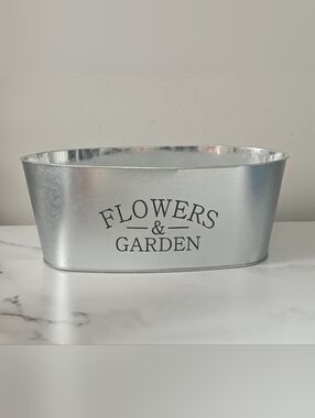 "FLOWERS & GARDEN" Oval-Shaped  Galvanized Metal Planter Bucket (10.5"x4") NWOT